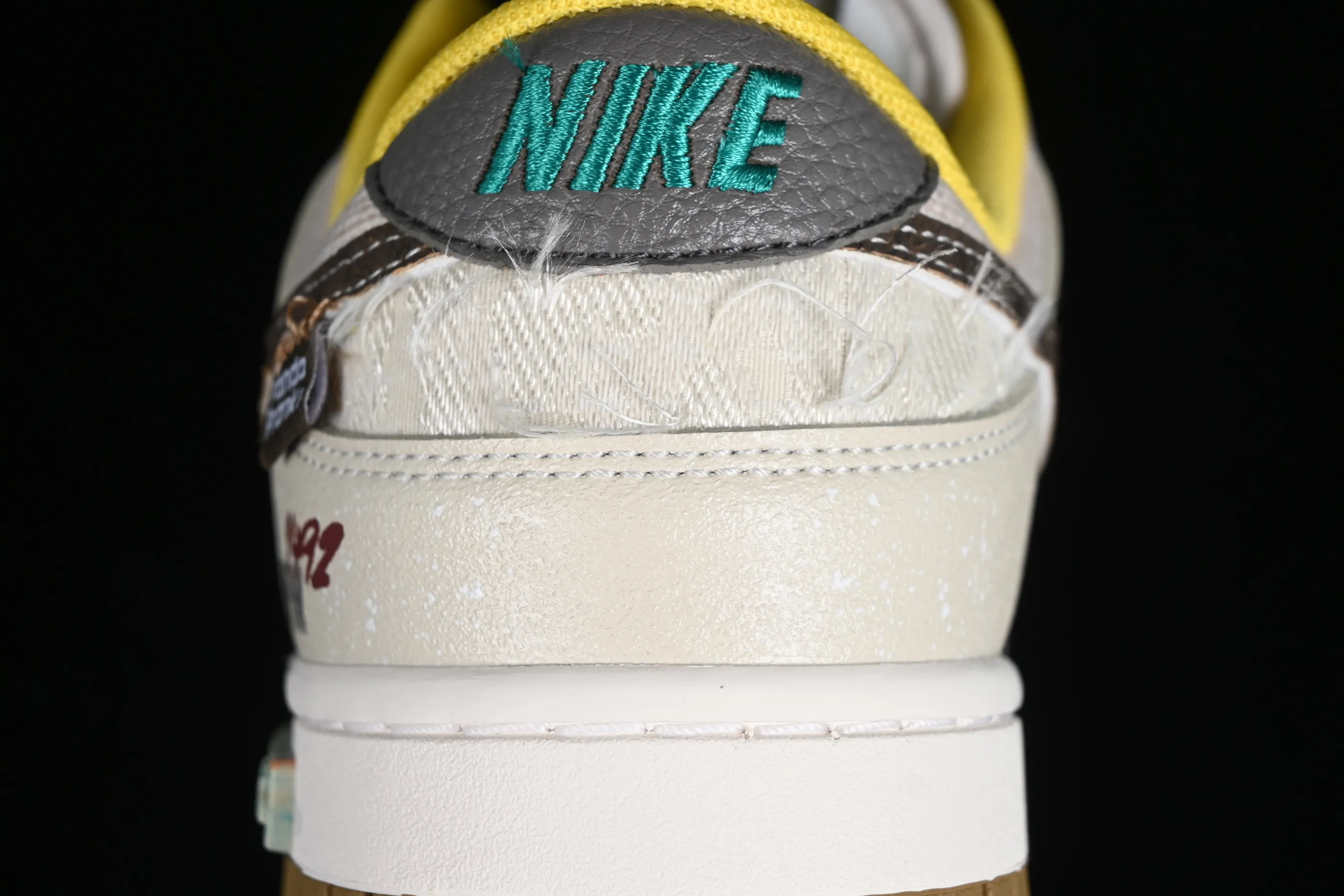 All Categories Nk SB Dunk Series Nk SB Dunk Low Low-top sneakers Nk Dunk Low Panda Prank Age of Sail Sail Yellow Brown SB strap low-top casual sneakers FV3629-371